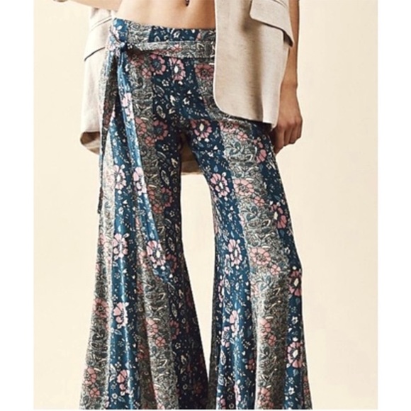 #39. NWT Free People Boho Wide Leg Flare Pants - Picture 2 of 8